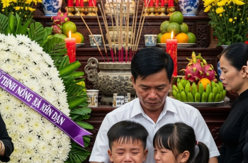 Tôi sững sờ, mẹ vừa mất 7 ngày, bố dượng đã ruồng rẫy tôi