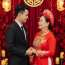 Bà ta mặc áo dài lụa đỏ, bàn tay đeo nhẫn vàng siết chặt tay tôi. “Từ giờ, cậu là chồng ta, Nam ơi,”