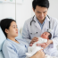 Đỡ đẻ cho người yêu cũ, vị bác sĩ tái mặt khi nhìn thấy đứa bé vừa chào đời