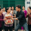 Mẹ vợ lên chơi nhà thăm con gái 1 tuần, khi về vừa ra khỏi cửa thì con rể đuổi theo lục tung túi quà con gái biếu, bố vợ tôi thấy thế tự ái định lao vào đánh cả con rể, nào ngờ giằng co nhau 1 lúc thì trong túi đồ của mẹ vợ lại rơi ngay ra thứ chấn động…