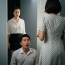 Đi công tác về sớm không báo trước, vừa vào nhà tôi đã sững sờ nhìn thấy giày, váy áo vứt lung tung kéo dài đến tận cửa phòng ngủ. Lấy hết bình tĩnh, tôi mở tung cửa phòng ngủ rồi bật đèn lên, tôi bắt quả tang tại trận cô thư ký cùng chồng trên chiếc giường ngủ của 2 vợ chồng. Cô thư ký sợ hãi quấn khăn chạy ra… Ngay lập tức tôi làm 1 việc khiến cả 2 không còn đường thoát…