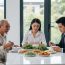 Bố vợ ở quê lên chơi, con rể chê nghèo không thèm tiếp chuyện, lúc sau anh ta tái mặt tiếc hùi hụi khi biết ông chính là…