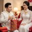 Nhưng ngay đêm tân hôn, khi khách khứa vừa ra về, Hoàng đã lộ rõ bản chất, anh thẳng tay gom hết vàng cưới, tiền mừng, cất vào két sắt.