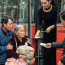 Thế nhưng, bà vừa đặt chân lên xe khách, công an ập đến kiểm tra hành lý