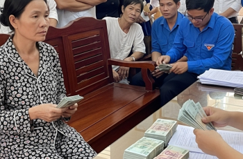 Thấy mẹ chồng suốt ngày chỉ biết mua vàng tích lũy, ăn uống dè xẻn tiết kiệm không cho con cháu lấy 1 đồng, chị dâu quyết định giữ luôn thẻ lương 14 triệu/tháng Thấy mẹ chồng suốt ngày chỉ biết mua vàng tích lũy, ăn uống dè xẻn tiết kiệm không cho con cháu lấy 1 đồng, chị dâu quyết định giữ luôn thẻ lương 14 triệu/tháng