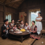 Về nhà chồng ở Hà Giang, sau khi cho gia đình tôi đi bộ qua cả quả đồi, bố mẹ chồng đãi bằng bữa cơm với mèn mén