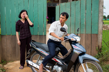 Biết mẹ đẻ tôi đổ bệnh nặng, mẹ chồng liền hỗ trợ 100 triệu, đưa hết cả thẻ ngân hàng cho nhưng vừa kể với chồng thì anh đã trách móc liên tục Biết mẹ đẻ tôi đổ bệnh nặng, mẹ chồng liền hỗ trợ 100 triệu, đưa hết cả thẻ ngân hàng cho nhưng vừa kể với chồng thì anh đã trách móc liên tục