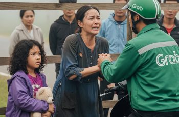 Anh có thể… giả làm chồng tôi chỉ một ngày được không?” người phụ nữ thì thầm với người đàn ông lái xe ôm grap, không bao giờ tưởng tượng được điều đó sẽ thay đổi cuộc sống của cả hai như thế nào Anh có thể… giả làm chồng tôi chỉ một ngày được không?” người phụ nữ thì thầm với người đàn ông lái xe ôm grap, không bao giờ tưởng tượng được điều đó sẽ thay đổi cuộc sống của cả hai như thế nào