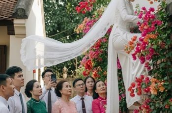 Mẹ chồng khinh con dâu mồ côi nhà nghèo rớt nên bắt trèo tường vào trong ngày cưới