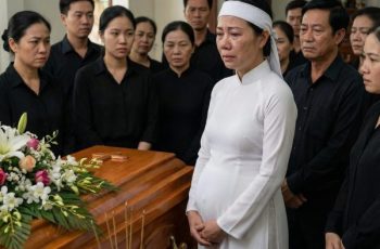 Chồng mất, vợ bầu đứng trơ như đá không một giọt nước mắt.. Ban ngày đứng lặng như tượng đá, ban đêm lại lén lút ra khỏi nhà khiến bao lời dị nghị càng thêm độc địa. Người ta bảo chị “máu lạnh”, thậm chí còn bóng gió chuyện phản bội khi mộ chồng còn chưa xanh cỏ. Nhưng đến lúc sự thật hé lộ, cả xóm mới chết lặng, cúi đầu vì những lời họ từng buông ra… Chồng mất, vợ bầu đứng trơ như đá không một giọt nước mắt.. Ban ngày đứng lặng như tượng đá, ban đêm lại lén lút ra khỏi nhà khiến bao lời dị nghị càng thêm độc địa. Người ta bảo chị “máu lạnh”, thậm chí còn bóng gió chuyện phản bội khi mộ chồng còn chưa xanh cỏ. Nhưng đến lúc sự thật hé lộ, cả xóm mới chết lặng, cúi đầu vì những lời họ từng buông ra…