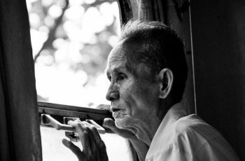 Con trai tôi bán đất ở quê rồi mua nhà 3 tỷ nhưng lại đón bố mẹ vợ tới sống cùng, còn tôi thì chẳng có lấy 1 lời mời, bức xúc tôi lên chơi đúng giờ cơm tối không báo trước, con trai tôi liền to tiếng: Sao bố lên không nói trước với con? Nhưng thái độ của con dâu mới là sốc nhất Con trai tôi bán đất ở quê rồi mua nhà 3 tỷ nhưng lại đón bố mẹ vợ tới sống cùng, còn tôi thì chẳng có lấy 1 lời mời, bức xúc tôi lên chơi đúng giờ cơm tối không báo trước, con trai tôi liền to tiếng: Sao bố lên không nói trước với con? Nhưng thái độ của con dâu mới là sốc nhất