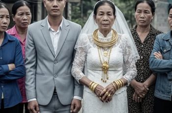 Một bà già sáu mươi cưới trai hai mươi lăm? Đúng là chuyện ngược đời! Một bà già sáu mươi cưới trai hai mươi lăm? Đúng là chuyện ngược đời!