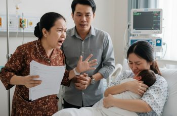 Linh vừa sinh con xong — Nhà chồng đã đưa cho cô xấp giấy tờ làm thủ tục ly hôn và bắt ký… Nhưng họ không hề biết rằng số tài sản 9 tỷ cô chuẩn bị được thừa kế từ bố ruột, ngay sau đó 3 ngày chuyện không tưởng đã xảy ra… Linh vừa sinh con xong — Nhà chồng đã đưa cho cô xấp giấy tờ làm thủ tục ly hôn và bắt ký… Nhưng họ không hề biết rằng số tài sản 9 tỷ cô chuẩn bị được thừa kế từ bố ruột, ngay sau đó 3 ngày chuyện không tưởng đã xảy ra…