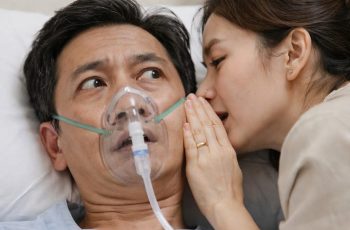 Suốt 12 năm biết chồng lén lút qua lại với người khác, nhưng chị chưa từng than vãn hay làm ầm lên. Hàng xóm tưởng chị quá hiền, bạn bè nghĩ chị cam chịu. Suốt 12 năm biết chồng lén lút qua lại với người khác, nhưng chị chưa từng than vãn hay làm ầm lên. Hàng xóm tưởng chị quá hiền, bạn bè nghĩ chị cam chịu.