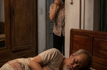 Con Gái 3 Tuổi Ngủ Cùng Ông Nội Chưa Bao Giờ Khốc – Một Hôm Tôi Tò Mò Mở Cửa Và Sững Sở Trước Cảnh Tượng… Con Gái 3 Tuổi Ngủ Cùng Ông Nội Chưa Bao Giờ Khốc – Một Hôm Tôi Tò Mò Mở Cửa Và Sững Sở Trước Cảnh Tượng…