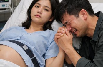 Tôi đồng ý cầm số tiền đó bỏ đi mà không nói lời nào, ngày chuyển dạ tôi shock ngất khi một tờ giấy được gửi đến Tôi đồng ý cầm số tiền đó bỏ đi mà không nói lời nào, ngày chuyển dạ tôi shock ngất khi một tờ giấy được gửi đến