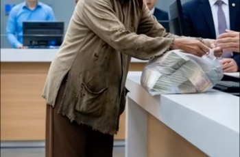 Bà lão đồng nát vào ngân hàng rút tiền để đóng học cho cháu Bà lão đồng nát vào ngân hàng rút tiền để đóng học cho cháu