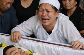 Trong nửa tháng mà 3 Người Con Nhà Bà Lựu Lần Lượt Ngã Bệnh và mất đúng 5h sáng Trong nửa tháng mà 3 Người Con Nhà Bà Lựu Lần Lượt Ngã Bệnh và mất đúng 5h sáng