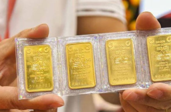 Giá vàng đột ngột giảm mạnh, ai xếp hàng buổi sáng Vía Thần Tài đã lỗ nhanh 4,5 triệu đồng Giá vàng đột ngột giảm mạnh, ai xếp hàng buổi sáng Vía Thần Tài đã lỗ nhanh 4,5 triệu đồng