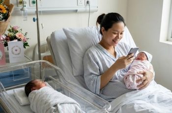 Mừng bạn thân sinh đôi, tôi lấy điện thoại của chồng chuyển ngay 20 triệu kèm tin nhắn: “Mừng bé yêu” thấy tin nhắn phản hồi của cô ấy, tôi chết đứng Mừng bạn thân sinh đôi, tôi lấy điện thoại của chồng chuyển ngay 20 triệu kèm tin nhắn: “Mừng bé yêu” thấy tin nhắn phản hồi của cô ấy, tôi chết đứng