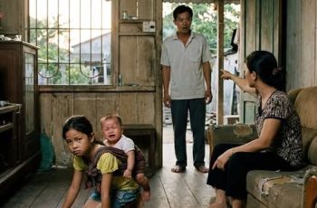 Tôi thuê chị trông 2 con sau khi vợ tôi qua đời vì thường xuyên phải đi công tác. Hôm về nhà sớm hơn kế hoạch thì điếng người…. Tôi thuê chị trông 2 con sau khi vợ tôi qua đời vì thường xuyên phải đi công tác. Hôm về nhà sớm hơn kế hoạch thì điếng người….