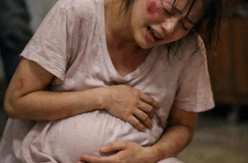 Chồng ơi, sao anh lỡ lòng nào ra tay với em như vậy, anh đi họp lớp về em mới chỉ nói có vài câu thôi, vậy mà anh khiến mẹ con em ra nông nỗi này Chồng ơi, sao anh lỡ lòng nào ra tay với em như vậy, anh đi họp lớp về em mới chỉ nói có vài câu thôi, vậy mà anh khiến mẹ con em ra nông nỗi này