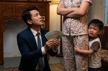 Lần đầu tiên chồng cũ đến thăm sau 4 năm ly hôn, nghe con ‘vô tư’ hỏi mẹ một câu khiến anh ‘lặng người chết sững’ Lần đầu tiên chồng cũ đến thăm sau 4 năm ly hôn, nghe con ‘vô tư’ hỏi mẹ một câu khiến anh ‘lặng người chết sững’